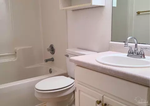 Bath - 6520 Eagle Crest Dr, Milton, FL 32570 photo 3 of 3
