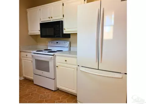 Kitchen - 6520 Eagle Crest Dr, Milton, FL 32570 photo 2 of 3