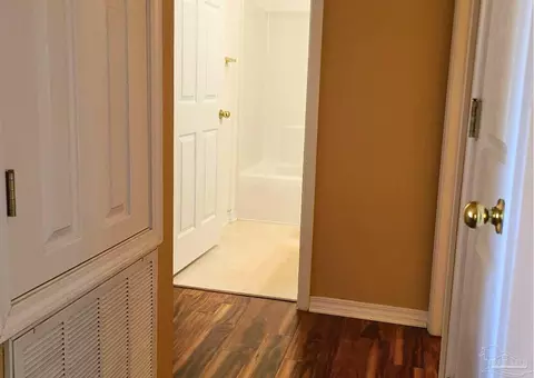 Entry Way - 6520 Eagle Crest Dr, Milton, FL 32570 photo 2 of 2
