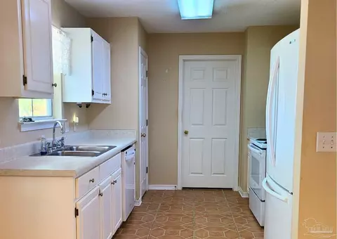 Entry Way - 6520 Eagle Crest Dr, Milton, FL 32570 photo 1 of 2