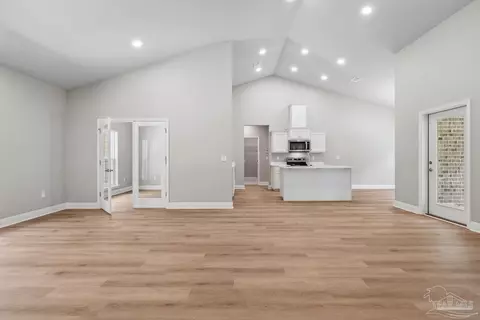 Living - 4420 Russell Elliott Rd, Jay, FL 32565 photo 4 of 9