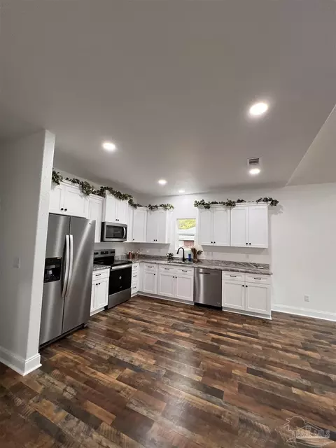 5649 Eagle Dr, Milton, FL 32570 photo 3