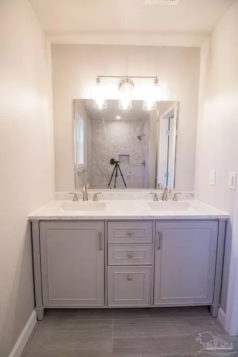 Bath - 3366 Gladewood Ln, Pace, FL 32571 photo 2 of 3