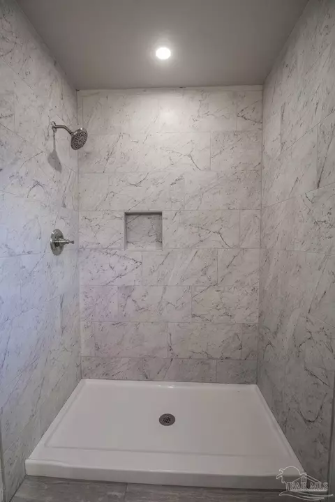 Bath - 3366 Gladewood Ln, Pace, FL 32571 photo 3 of 3