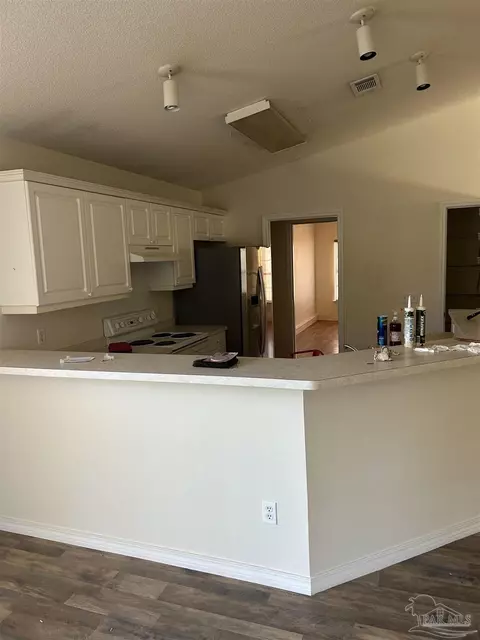 Kitchen - 5305 Cherub Cir, Milton, FL 32583 photo 2 of 4