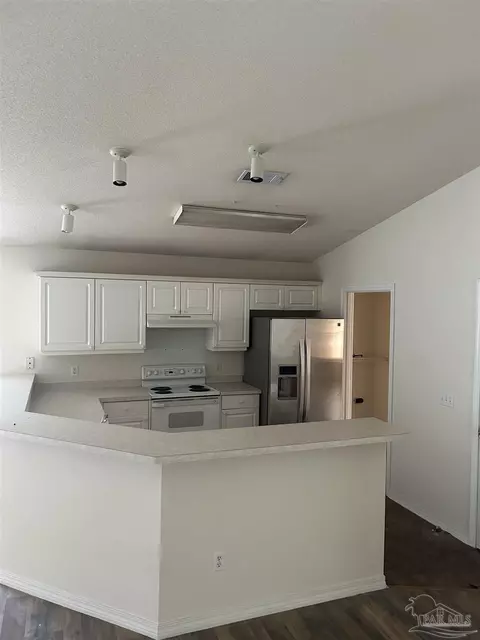 Kitchen - 5305 Cherub Cir, Milton, FL 32583 photo 3 of 4