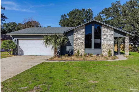 1013 Great Oaks Dr, Gulf Breeze, FL 32563