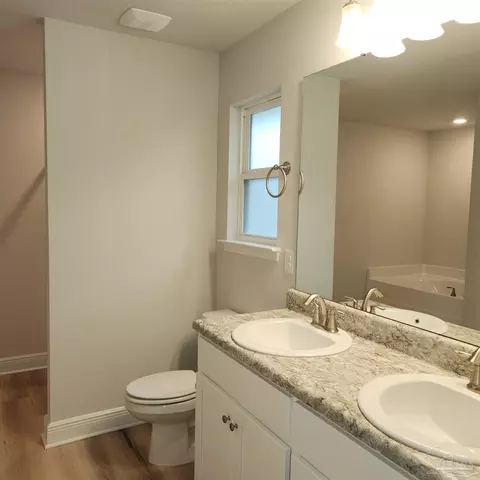 Bath - 1770 Leigh Loop #4D, Cantonment, FL 32533 photo 1 of 6