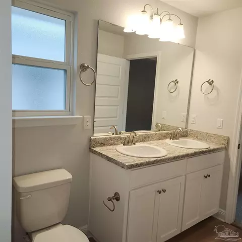 Bath - 1770 Leigh Loop #4D, Cantonment, FL 32533 photo 4 of 6
