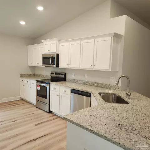 Kitchen - 1770 Leigh Loop #4D, Cantonment, FL 32533 photo 2 of 4