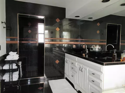 Bath - 2958 Whitley Ln, Pace, FL 32571 photo 4 of 8