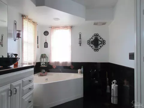 Bath - 2958 Whitley Ln, Pace, FL 32571 photo 3 of 8