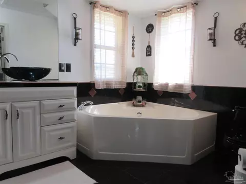 Bath - 2958 Whitley Ln, Pace, FL 32571 photo 2 of 8