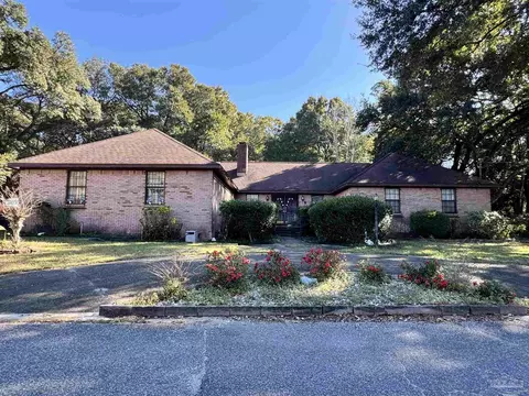 6946 Cedar Lake Dr, Pensacola, FL 32526