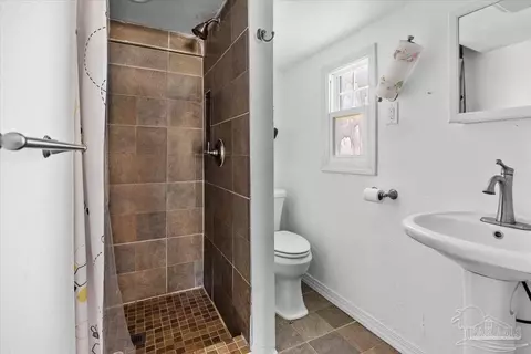Bath - 1957 Stacey Rd, Cantonment, FL 32533 photo 4 of 5
