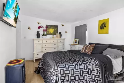 Bedroom - 1957 Stacey Rd, Cantonment, FL 32533 photo 3 of 4