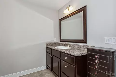 Bath - 5003 Covenant Cir, Pace, FL 32571 photo 2 of 5