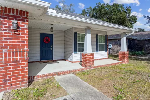 Exterior - 5003 Covenant Cir, Pace, FL 32571 photo 2 of 8