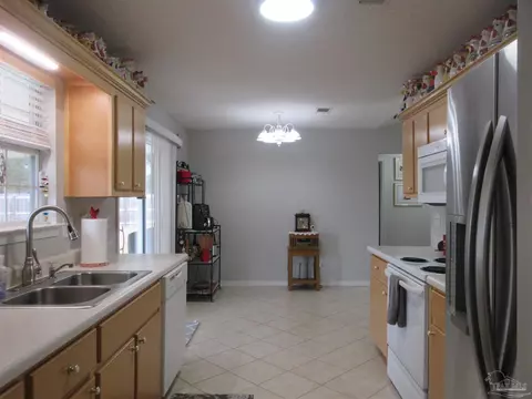 Kitchen - 3314 Meghans Way, Pace, FL 32571 photo 4 of 5