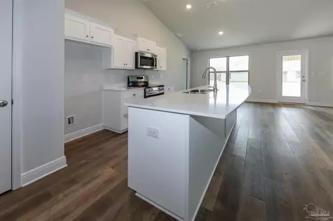 Kitchen - 6208 Pineapple Dr, Milton, FL 32570 photo 2 of 3