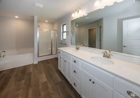 Bath - 6208 Pineapple Dr, Milton, FL 32570 photo 1 of 4