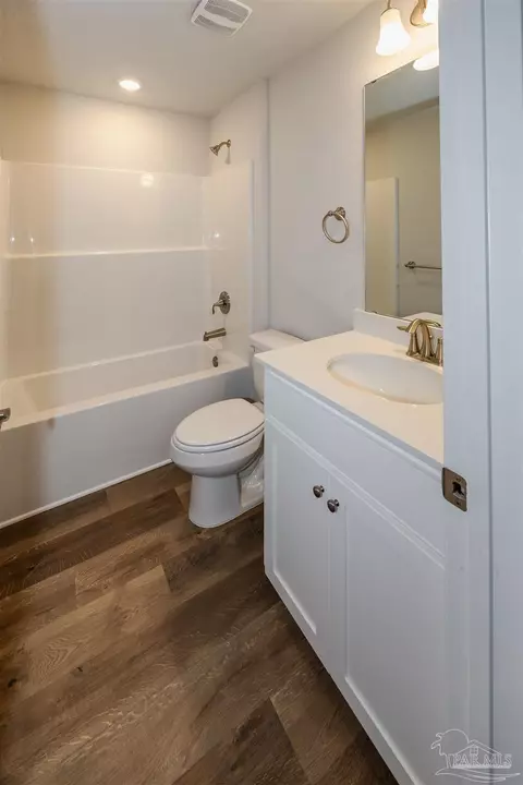 Bath - 6208 Pineapple Dr, Milton, FL 32570 photo 3 of 4