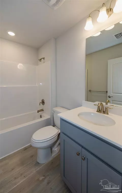 Bath - 6190 Pineapple Dr, Milton, FL 32570 photo 2 of 3