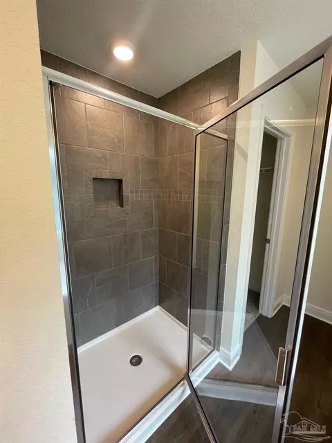 Bath - 5451 Cherub Cir, Milton, FL 32583 photo 2 of 6