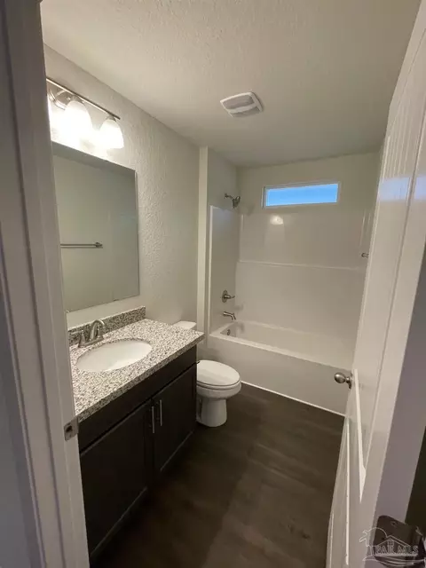 Bath - 5451 Cherub Cir, Milton, FL 32583 photo 3 of 6