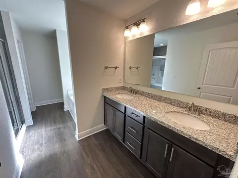 Bath - 5451 Cherub Cir, Milton, FL 32583 photo 4 of 6