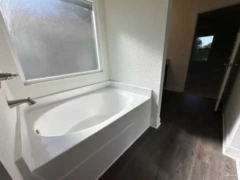 Bath - 5451 Cherub Cir, Milton, FL 32583 photo 5 of 6