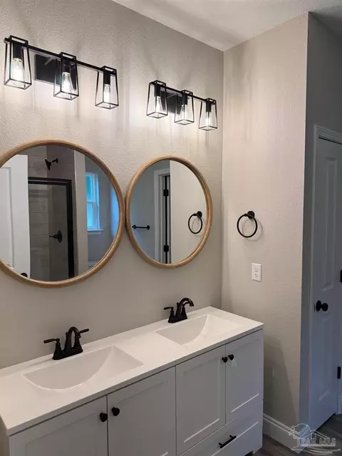 Bath - 6772 Contentment St, Milton, FL 32583 photo 2 of 3