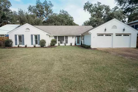 127 Highpoint Dr, Gulf Breeze, FL 32561