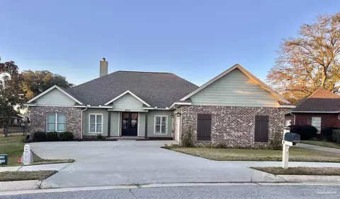 5342 Southlake Dr, Pace, FL 32571