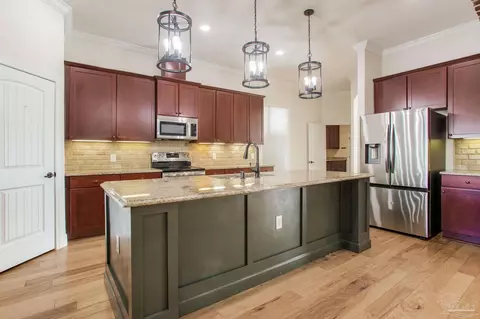 Kitchen - 5342 Southlake Dr, Pace, FL 32571 photo 3 of 4