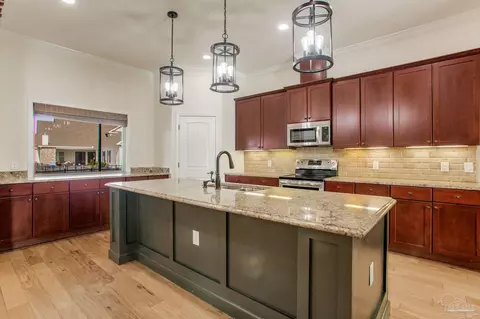 Kitchen - 5342 Southlake Dr, Pace, FL 32571 photo 2 of 4