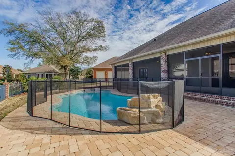 Exterior - 5342 Southlake Dr, Pace, FL 32571 photo 6 of 10