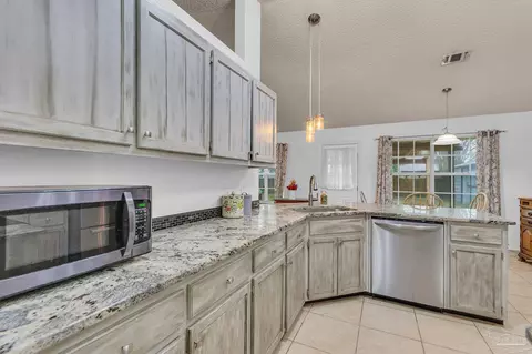 Kitchen - 6543 Eagle Crest Dr, Milton, FL 32570 photo 3 of 5