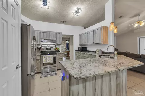 Kitchen - 6543 Eagle Crest Dr, Milton, FL 32570 photo 2 of 5