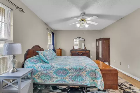 Bedroom - 6543 Eagle Crest Dr, Milton, FL 32570 photo 2 of 8