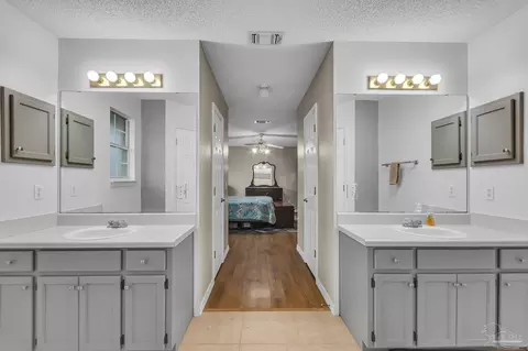 Entry Way - 6543 Eagle Crest Dr, Milton, FL 32570 photo 4 of 4