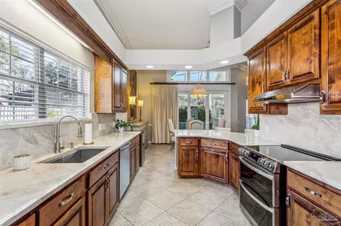 2645 Daytime Ct, Gulf Breeze, FL 32563
