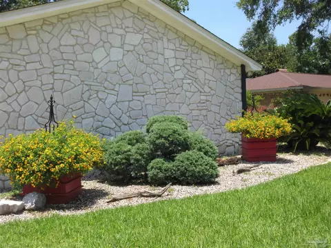 Exterior - 4653 Briaroak Dr, Pace, FL 32571 photo 12 of 13