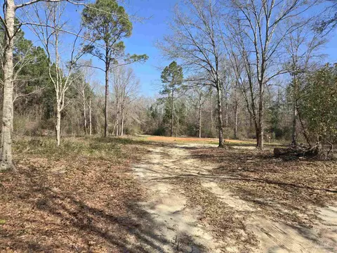 900 Well Line Rd, Cantonment, FL 32533