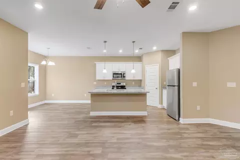 Living - 507 Gil Ava, Crestview, FL 32536 photo 3 of 3