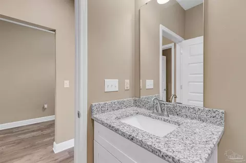 Bath - 507 Gil Ava, Crestview, FL 32536 photo 2 of 2