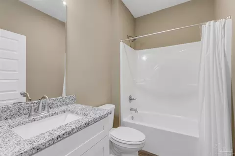 Bath - 507 Gil Ava, Crestview, FL 32536 photo 1 of 2