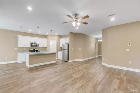 Living - 507 Gil Ava, Crestview, FL 32536 photo 2 of 3