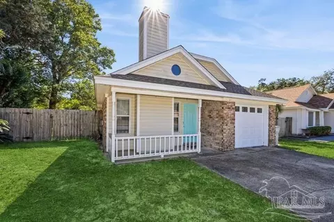 2709 Summertree Ln, Gulf Breeze, FL 32563