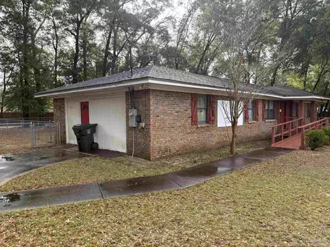 5590 Byrom St, Milton, FL 32570